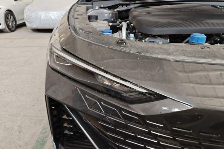Used CHANGAN UNI-V 2023 1.5T Prestige Model Right Front Headlight