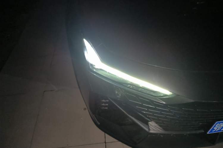 Used CHANGAN UNI-V 2023 1.5T Prestige Model Right Front Headlight