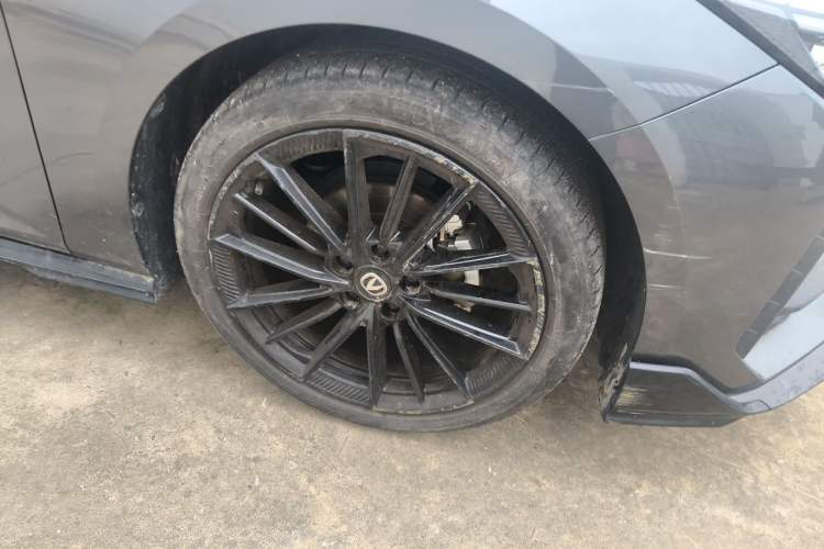 Used CHANGAN UNI-V 2023 1.5T Sport Edition Right Front Wheel Hub