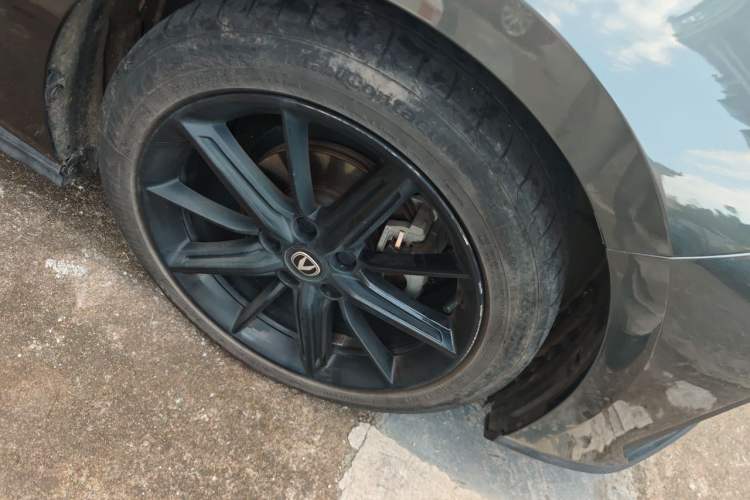 Used CHANGAN UNI-V 2023 1.5T Prestige Model Right Front Wheel Hub