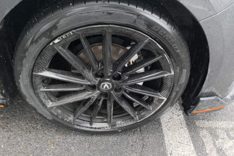 Used CHANGAN UNI-V 2023 1.5T Sport Edition Right Front Wheel Hub
