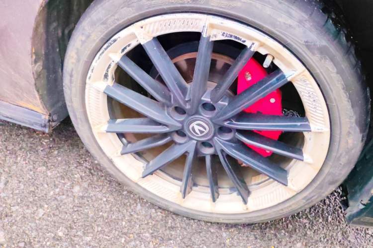 Used CHANGAN UNI-V 2023 1.5T Sport Edition Right Front Wheel Hub
