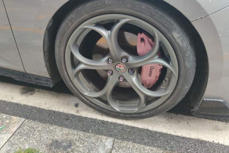 Used CHANGAN UNI-V 2023 2.0T Sport Edition Right Front Wheel Hub