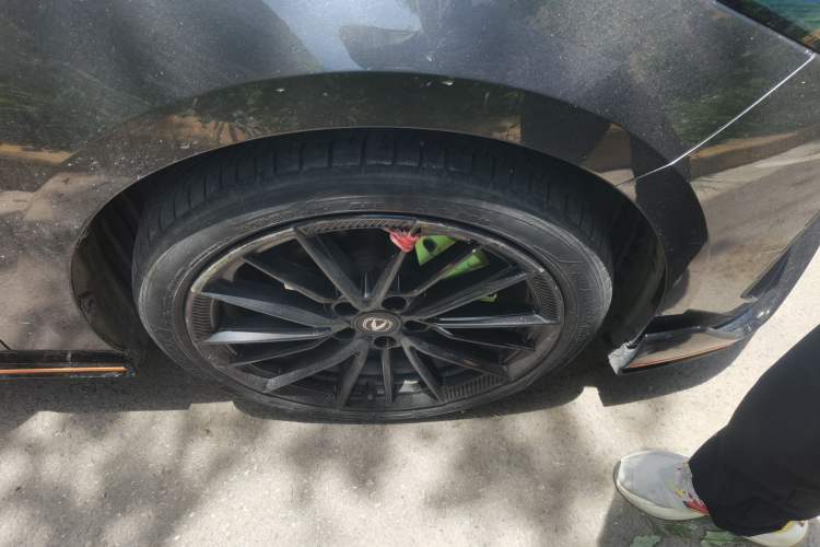 Used CHANGAN UNI-V 2023 1.5T Sport Edition Right Front Wheel Hub