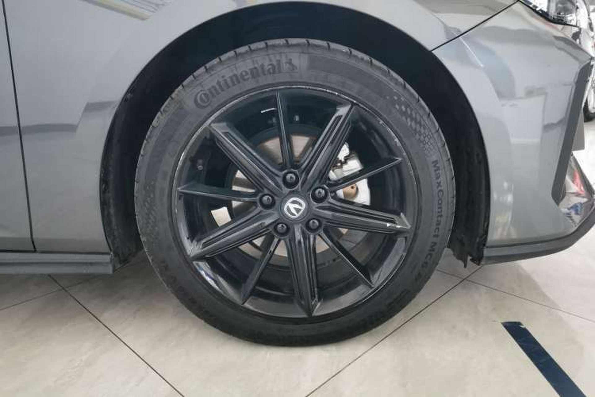 Used CHANGAN UNI-V 2023 1.5T Prestige Model Right Front Wheel Hub