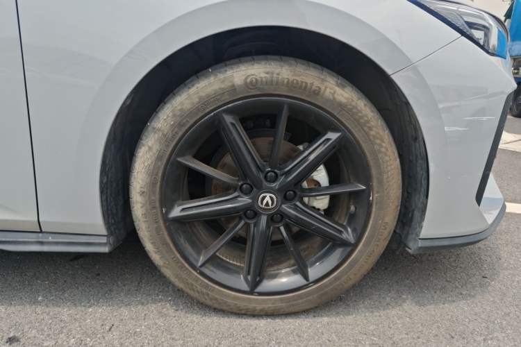 Used CHANGAN UNI-V 2023 1.5T Prestige Model Right Front Wheel Hub