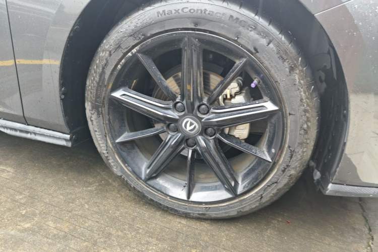 Used CHANGAN UNI-V 2023 1.5T Prestige Model Right Front Wheel Hub