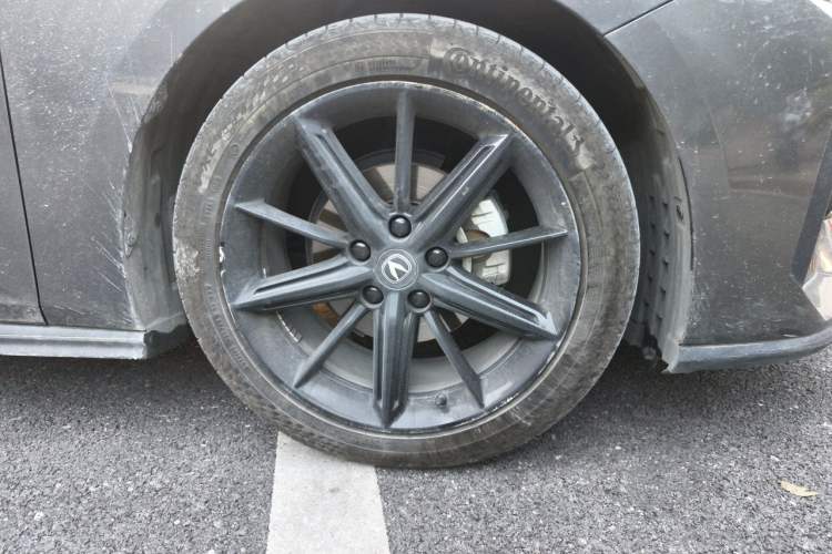Used CHANGAN UNI-V 2023 1.5T Prestige Model Right Front Wheel Hub