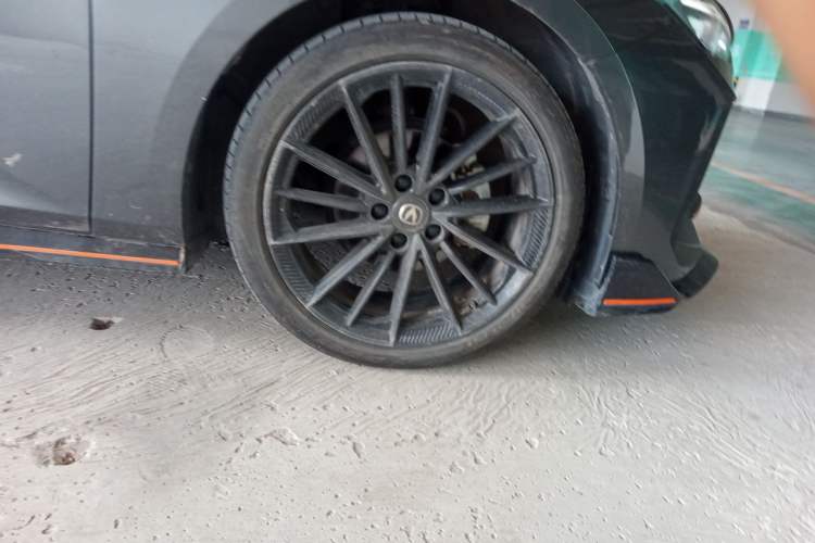 Used CHANGAN UNI-V 2023 1.5T Sport Edition Right Front Wheel Hub