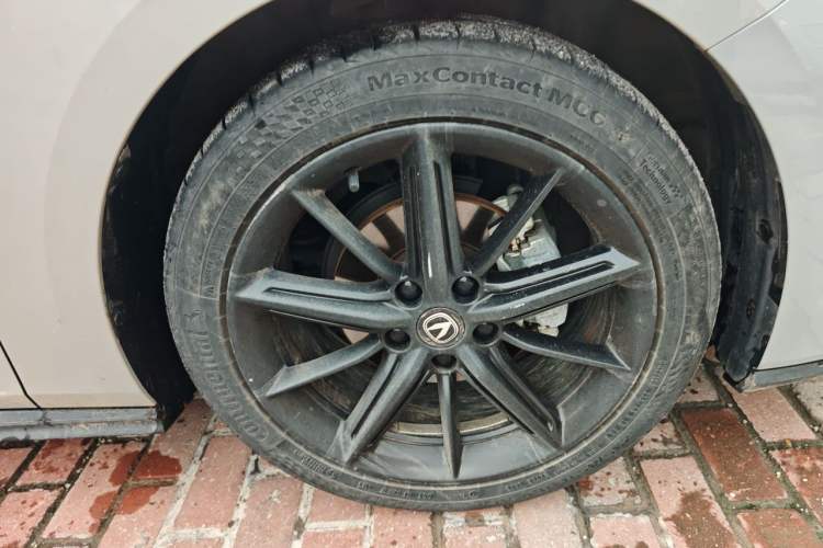 Used CHANGAN UNI-V 2023 1.5T Prestige Model Right Front Wheel Hub