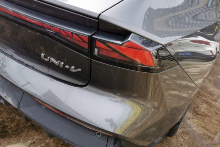 Used CHANGAN UNI-V 2023 1.5T Prestige Model Right Rear Taillight