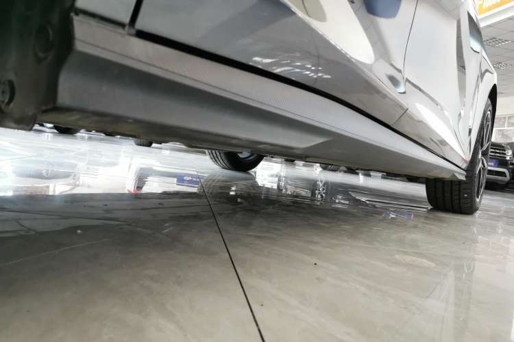 Used CHANGAN UNI-V 2023 1.5T Prestige Model Right Side Sill