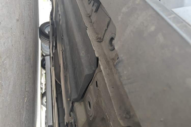 Used CHANGAN UNI-V 2023 1.5T Prestige Model Right Side Sill