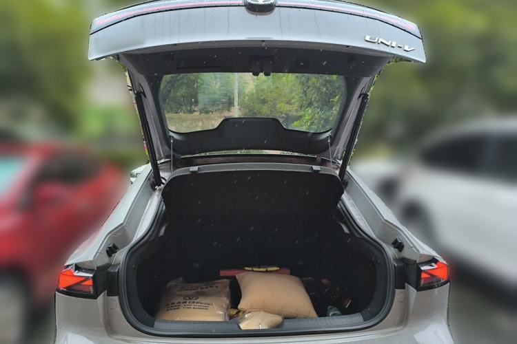 Used CHANGAN UNI-V 2023 1.5T Sport Edition Trunk