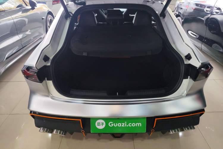 Used CHANGAN UNI-V 2023 2.0T Leading-Speed Edition Trunk