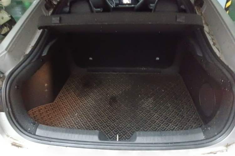 Used CHANGAN UNI-V 2023 2.0T Leading-Speed Edition Trunk