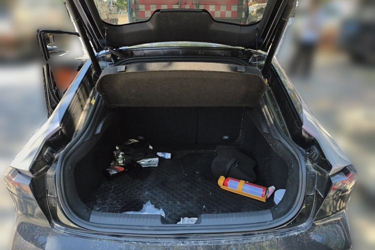 Used CHANGAN UNI-V 2023 1.5T Sport Edition Trunk