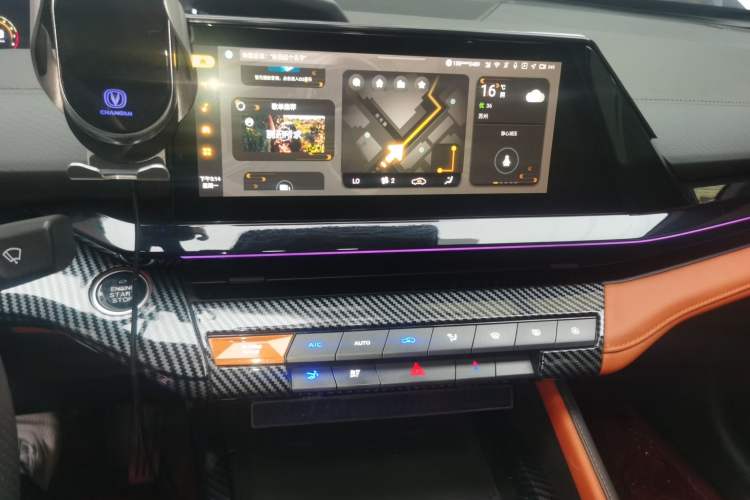 Used CHANGAN UNI-V 2023 2.0T Leading-Speed Edition Audio And AC Panel