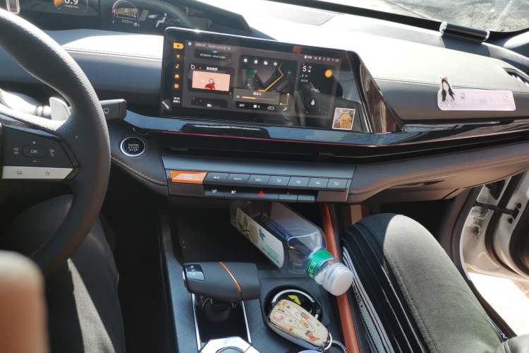 Used CHANGAN UNI-V 2023 1.5T Prestige Model Audio And AC Panel