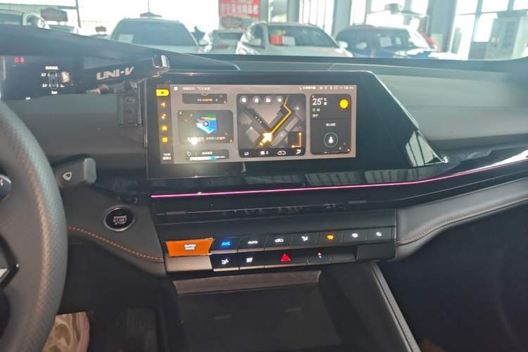 Used CHANGAN UNI-V 2023 1.5T Prestige Model Audio And AC Panel
