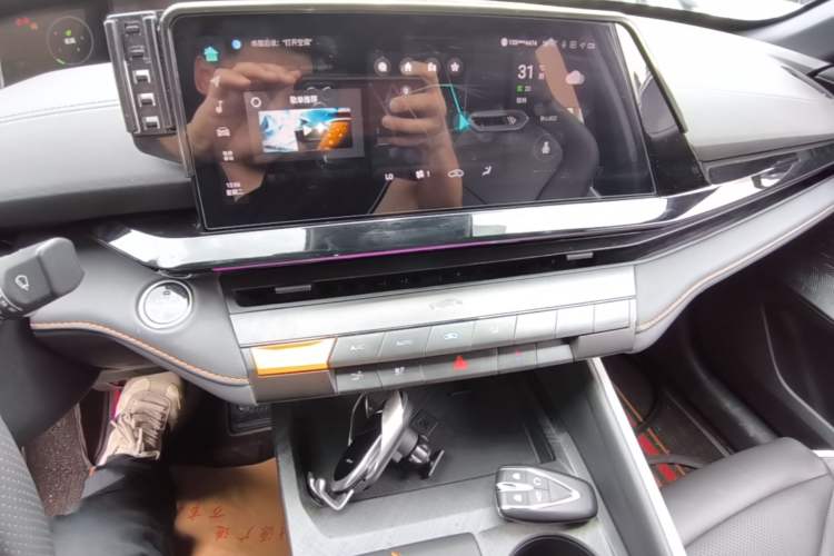 Used CHANGAN UNI-V 2023 1.5T Prestige Model Audio And AC Panel