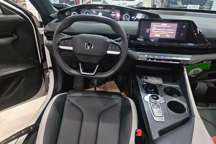 Used CHANGAN UNI-V 2023 1.5T Premium Model Audio And AC Panel