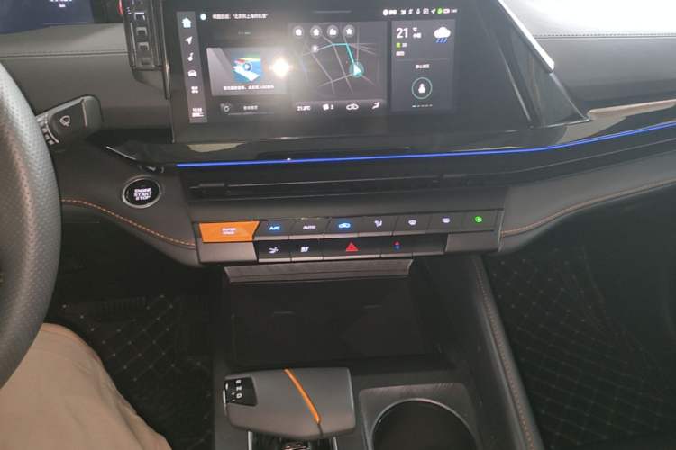 Used CHANGAN UNI-V 2023 1.5T Prestige Model Audio And AC Panel