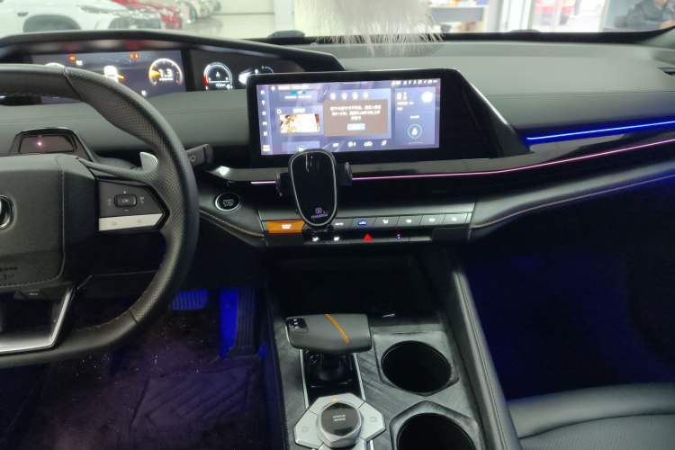 Used CHANGAN UNI-V 2023 1.5T Prestige Model Audio And AC Panel