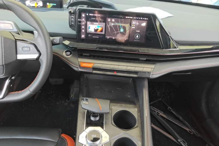 Used CHANGAN UNI-V 2023 1.5T Prestige Model Audio And AC Panel