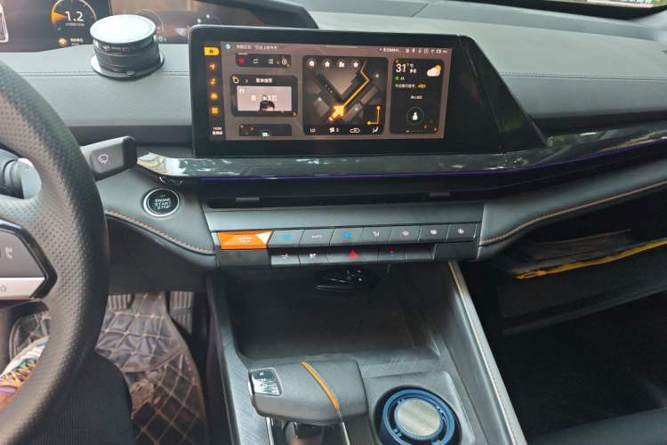 Used CHANGAN UNI-V 2023 1.5T Prestige Model Audio And AC Panel