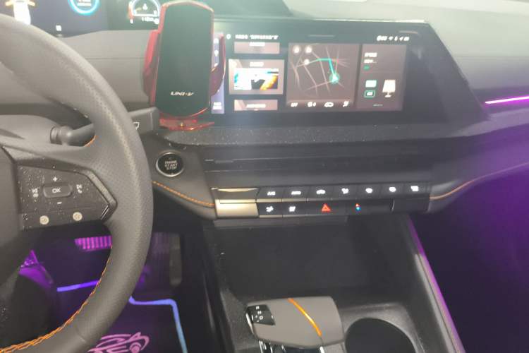 Used CHANGAN UNI-V 2023 1.5T Premium Model Audio And AC Panel