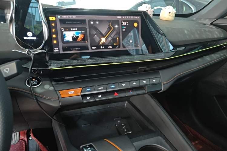 Used CHANGAN UNI-V 2023 1.5T Prestige Model Audio And AC Panel