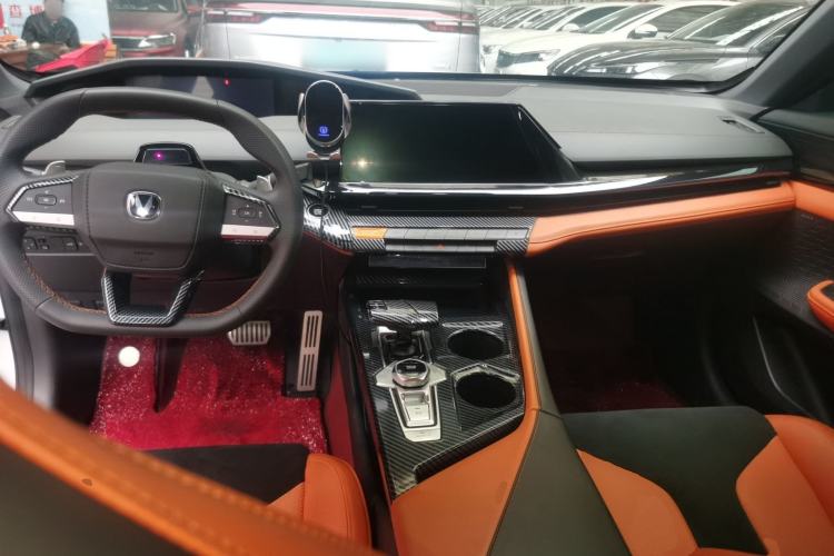 Used CHANGAN UNI-V 2023 2.0T Leading-Speed Edition Center Console
