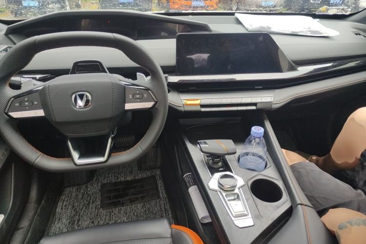 Used CHANGAN UNI-V 2023 1.5T Prestige Model Center Console