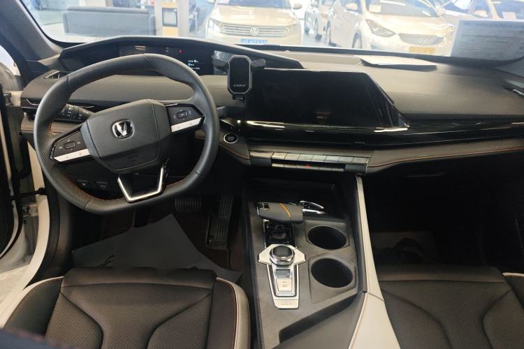 Used CHANGAN UNI-V 2023 1.5T Premium Model Center Console