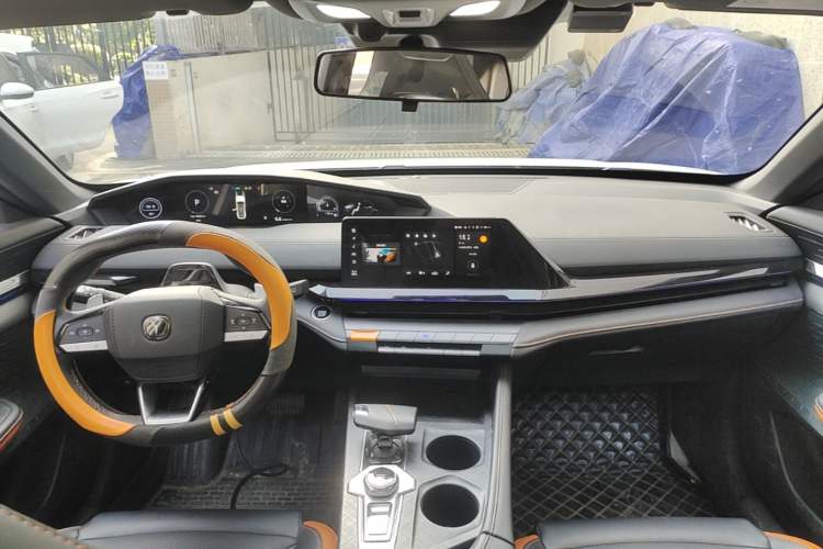 Used CHANGAN UNI-V 2023 1.5T Prestige Model Center Console