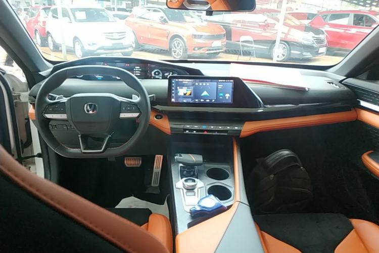 Used CHANGAN UNI-V 2023 2.0T Sport Edition Center Console