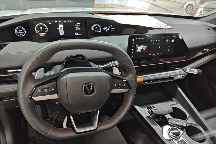 Used CHANGAN UNI-V 2023 1.5T Prestige Model Center Console