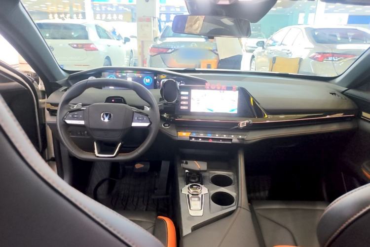 Used CHANGAN UNI-V 2023 1.5T Prestige Model Center Console