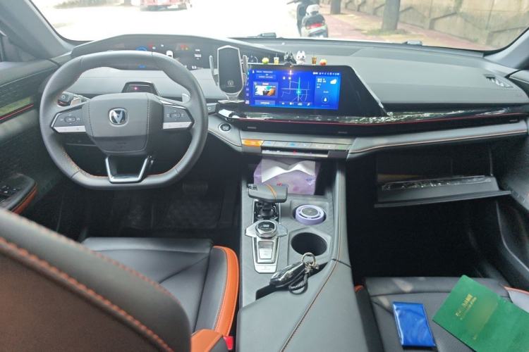 Used CHANGAN UNI-V 2023 1.5T Prestige Model Center Console