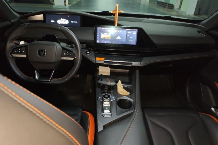 Used CHANGAN UNI-V 2023 1.5T Prestige Model Center Console