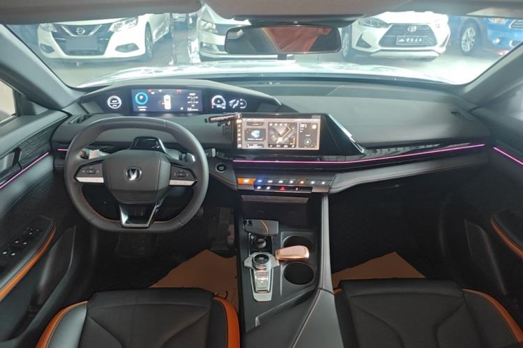 Used CHANGAN UNI-V 2023 1.5T Prestige Model Center Console