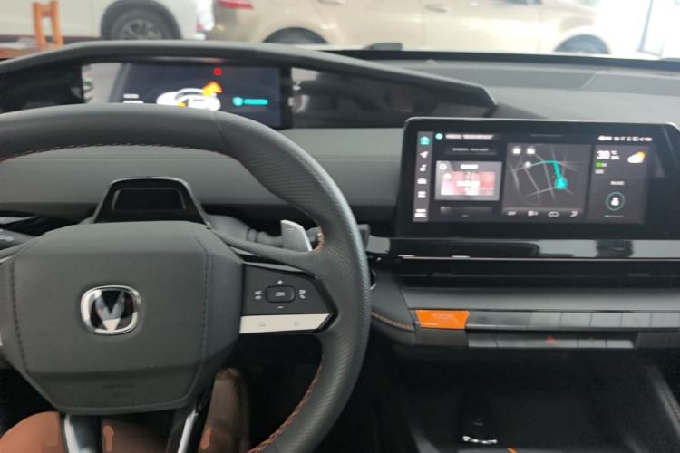 Used CHANGAN UNI-V 2023 1.5T Prestige Model Center Console