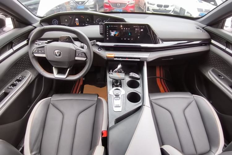 Used CHANGAN UNI-V 2023 1.5T Prestige Model Center Console