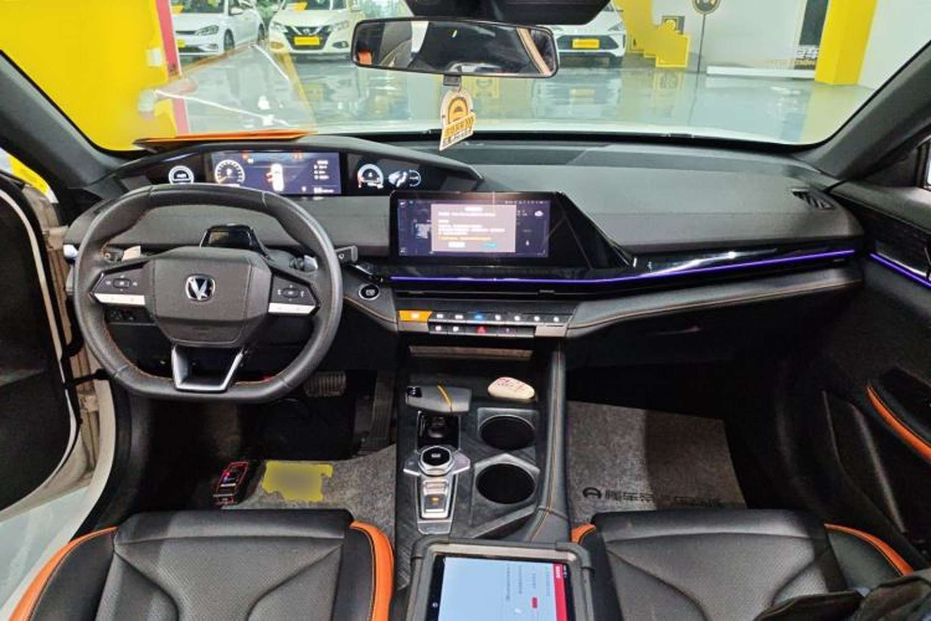 Used CHANGAN UNI-V 2023 1.5T Prestige Model Center Console