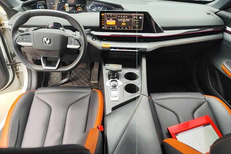 Used CHANGAN UNI-V 2023 1.5T Prestige Model Center Console