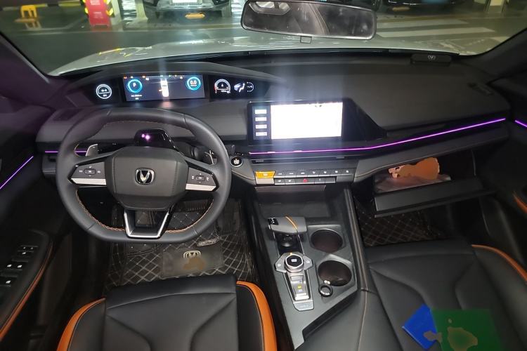 Used CHANGAN UNI-V 2023 1.5T Prestige Model Center Console