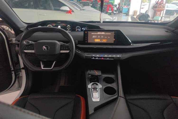 Used CHANGAN UNI-V 2023 1.5T Premium Model Center Console