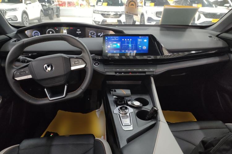 Used CHANGAN UNI-V 2023 1.5T Premium Model Center Console