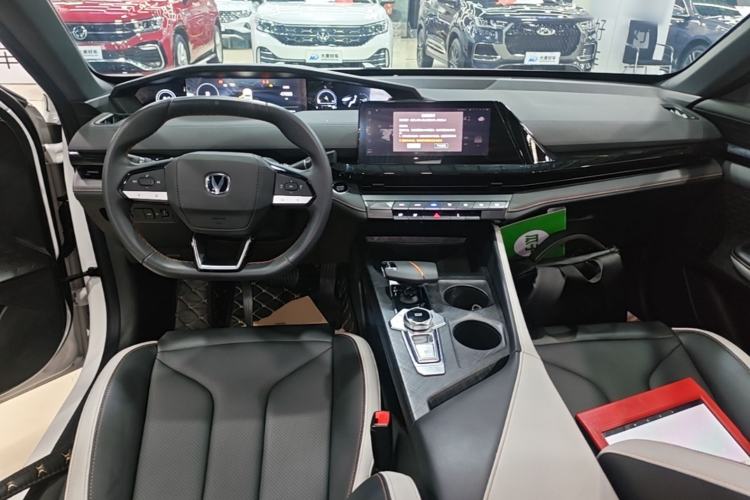 Used CHANGAN UNI-V 2023 1.5T Premium Model Center Console
